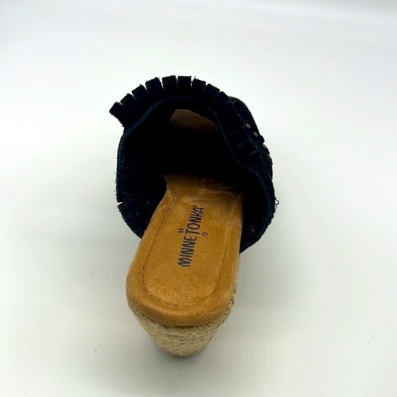 Minnetonka - Quinn Black Suede Fringe Gold Studded Peep Toe Wedge Size 7 - Picture 7 of 16